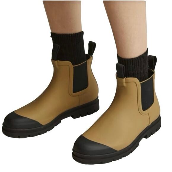 Everlane Shoes - EVERLANE Women's Ankle Rubber Rain Chelsea Boot in golden oak tan-Size 7
